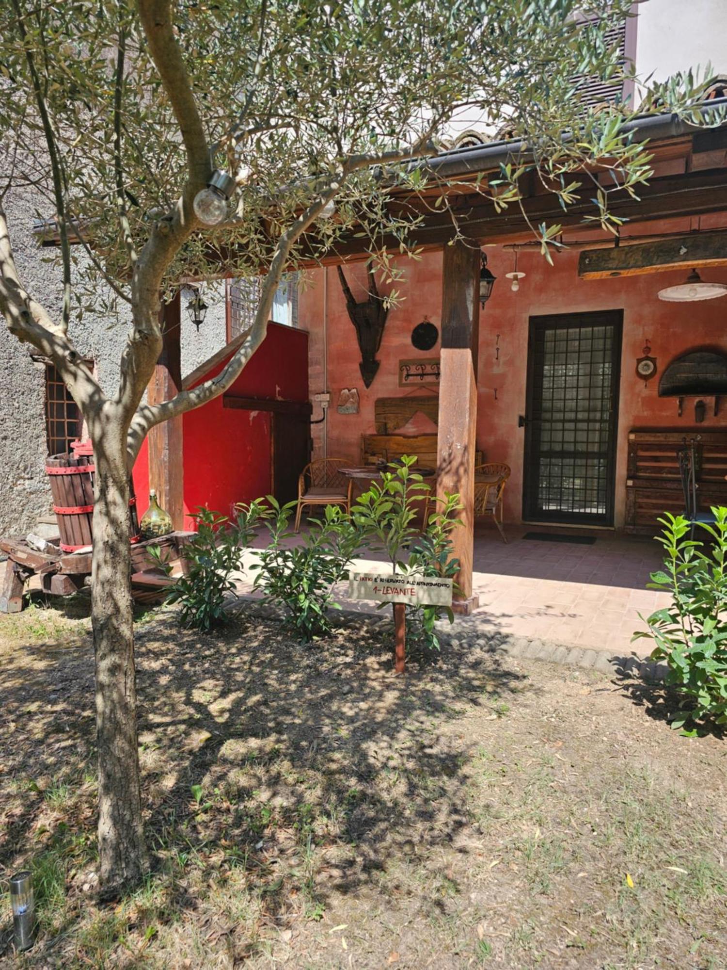 La Rosa Dei Venti - Country House Fossato di Vico Екстериор снимка