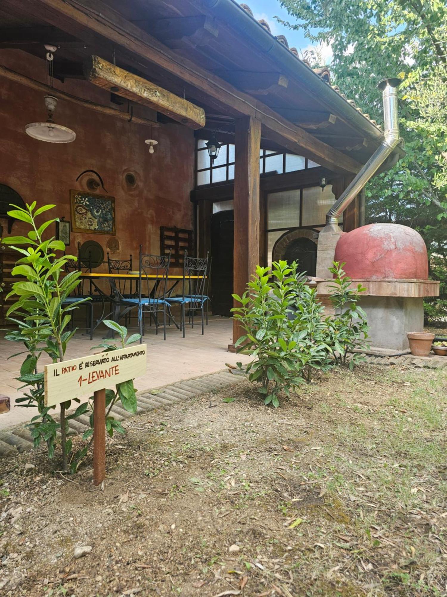 La Rosa Dei Venti - Country House Fossato di Vico Екстериор снимка
