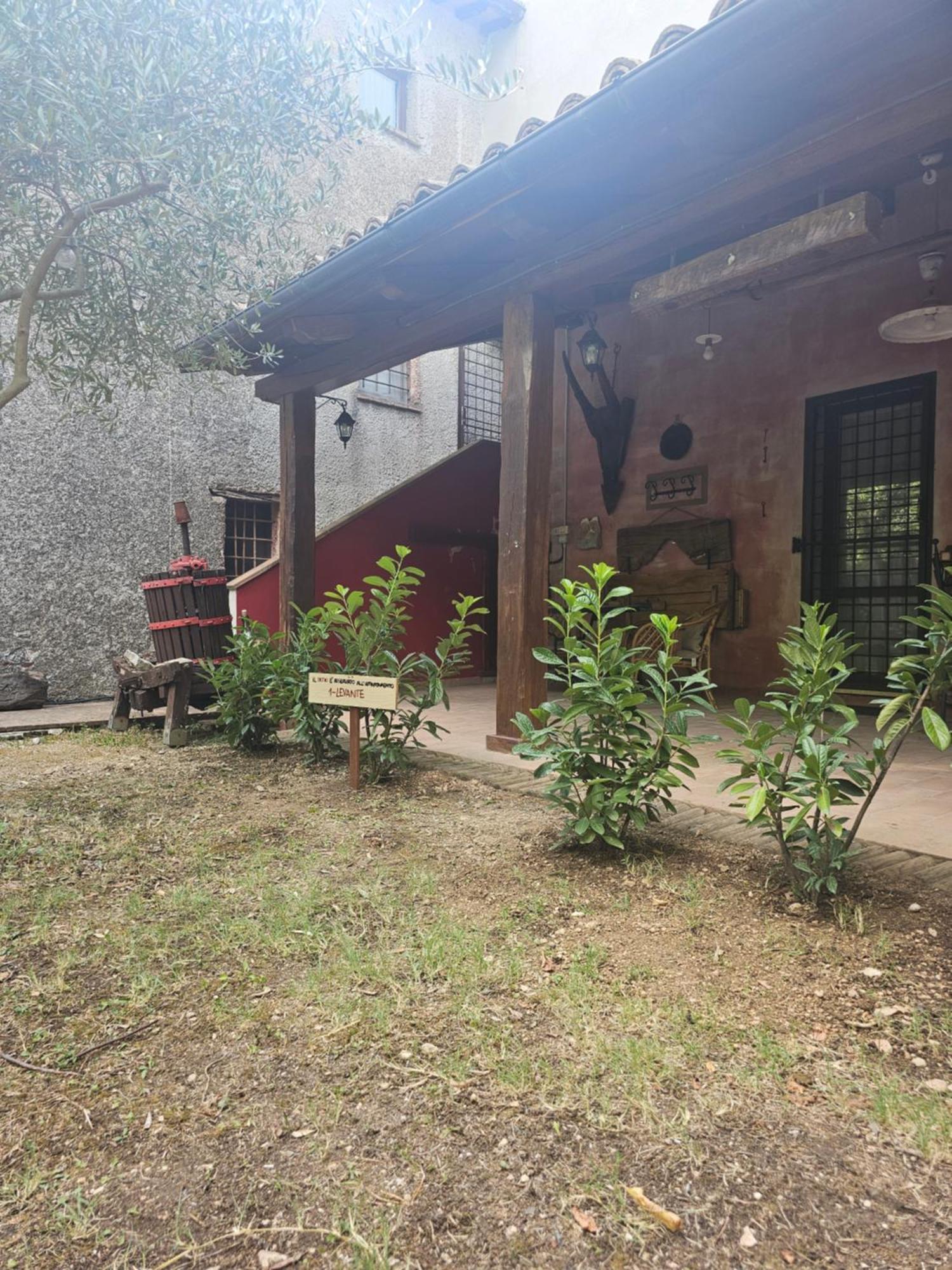La Rosa Dei Venti - Country House Fossato di Vico Екстериор снимка