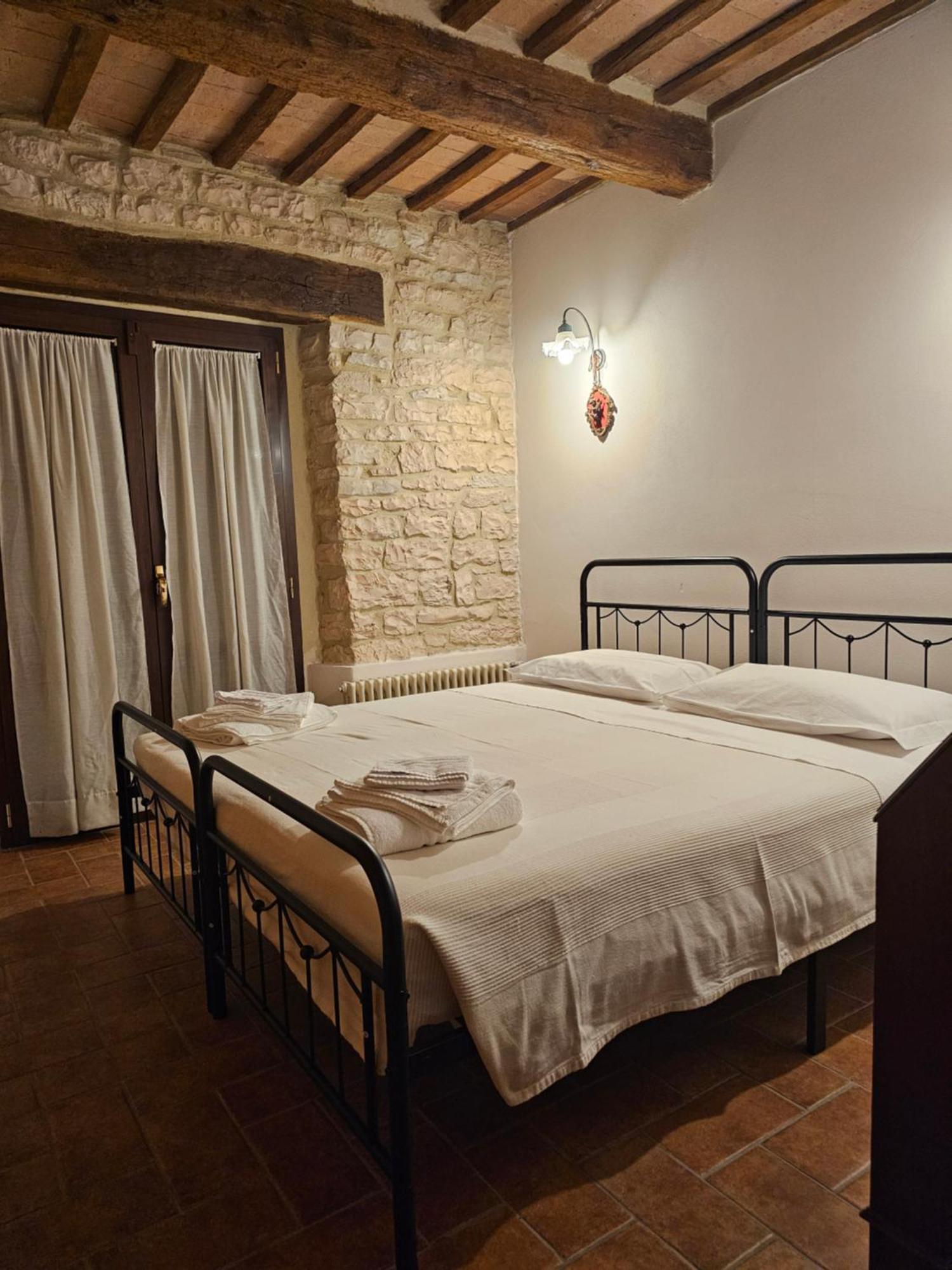 La Rosa Dei Venti - Country House Fossato di Vico Екстериор снимка