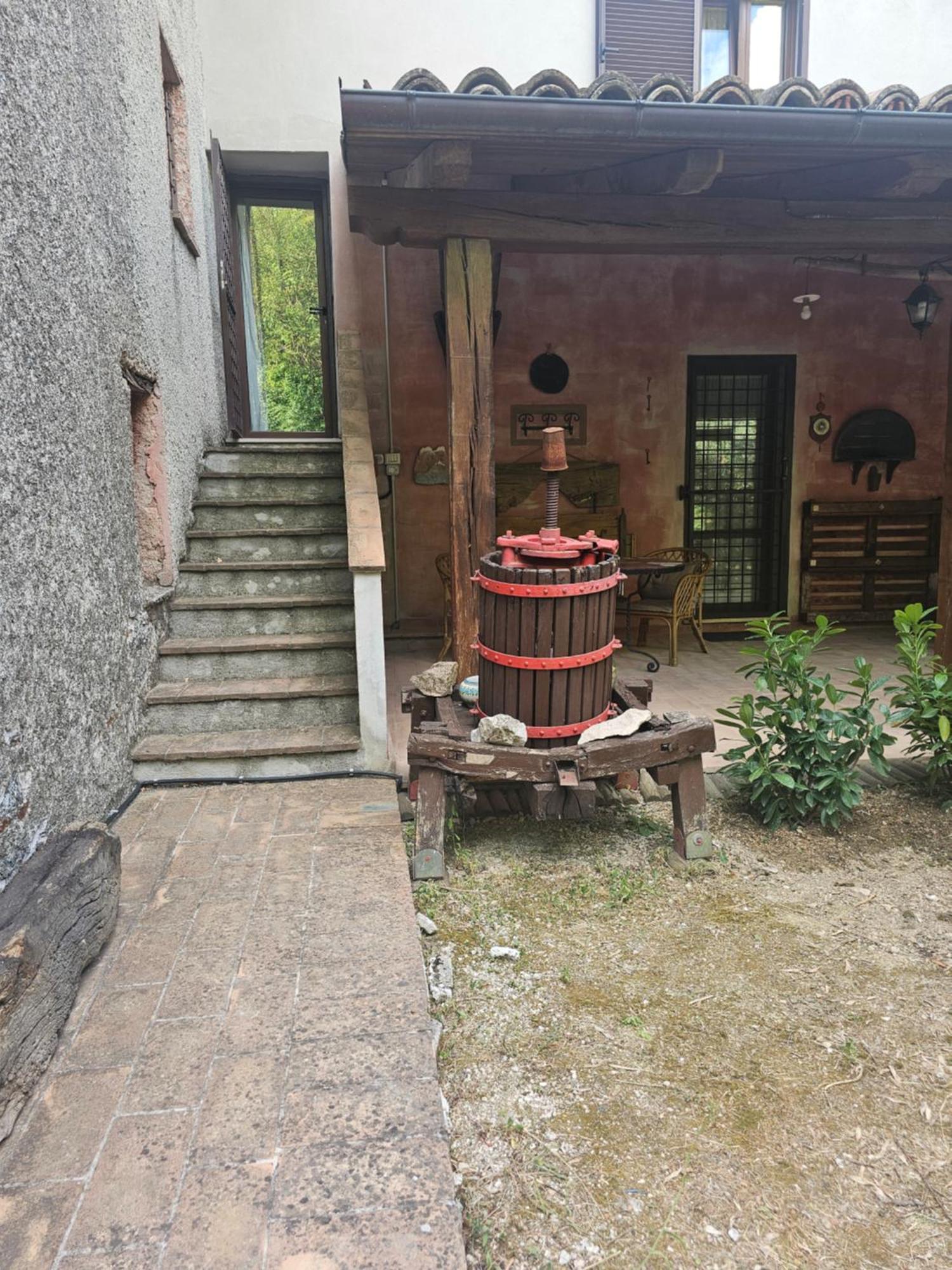 La Rosa Dei Venti - Country House Fossato di Vico Екстериор снимка