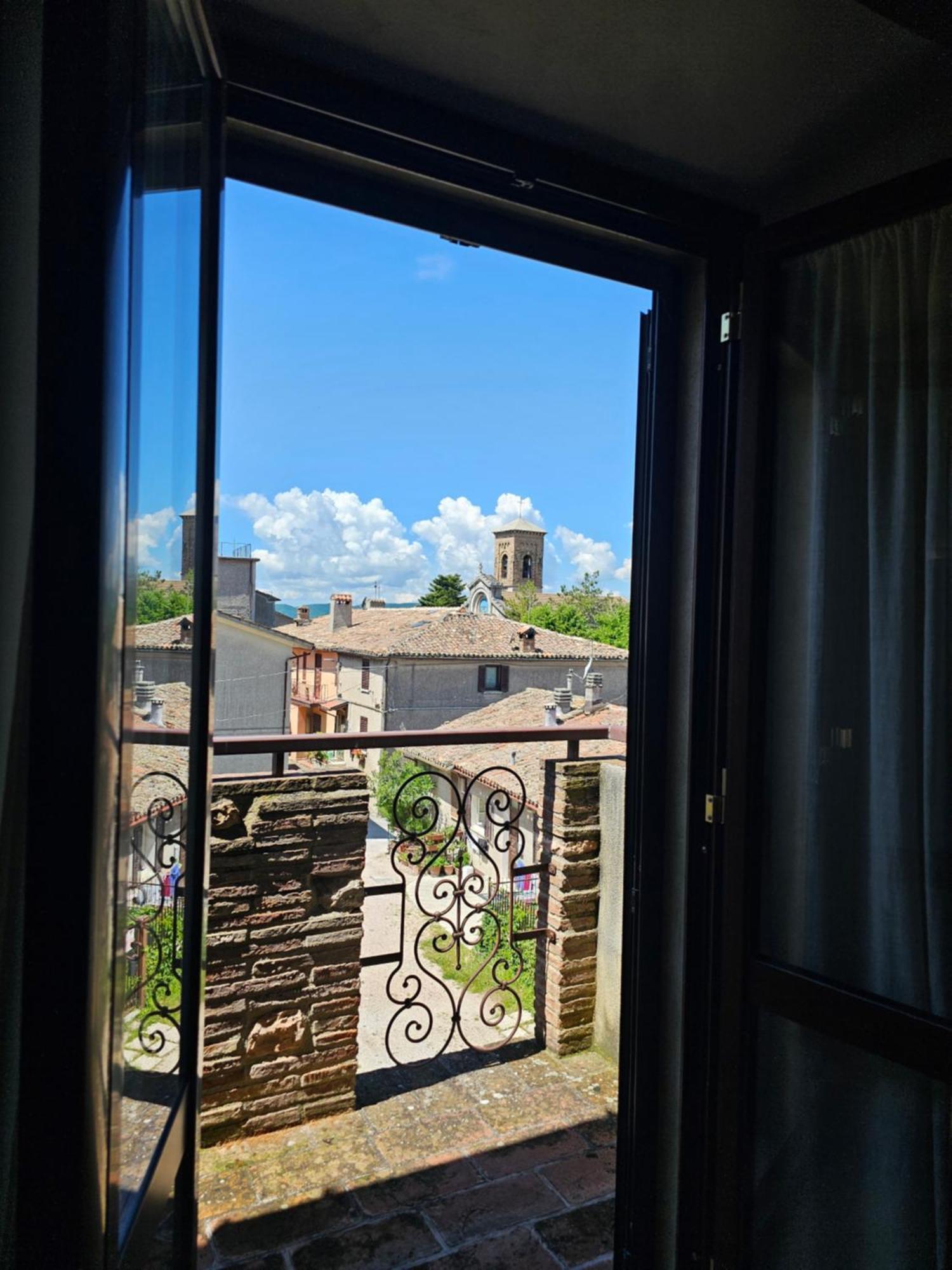 La Rosa Dei Venti - Country House Fossato di Vico Екстериор снимка